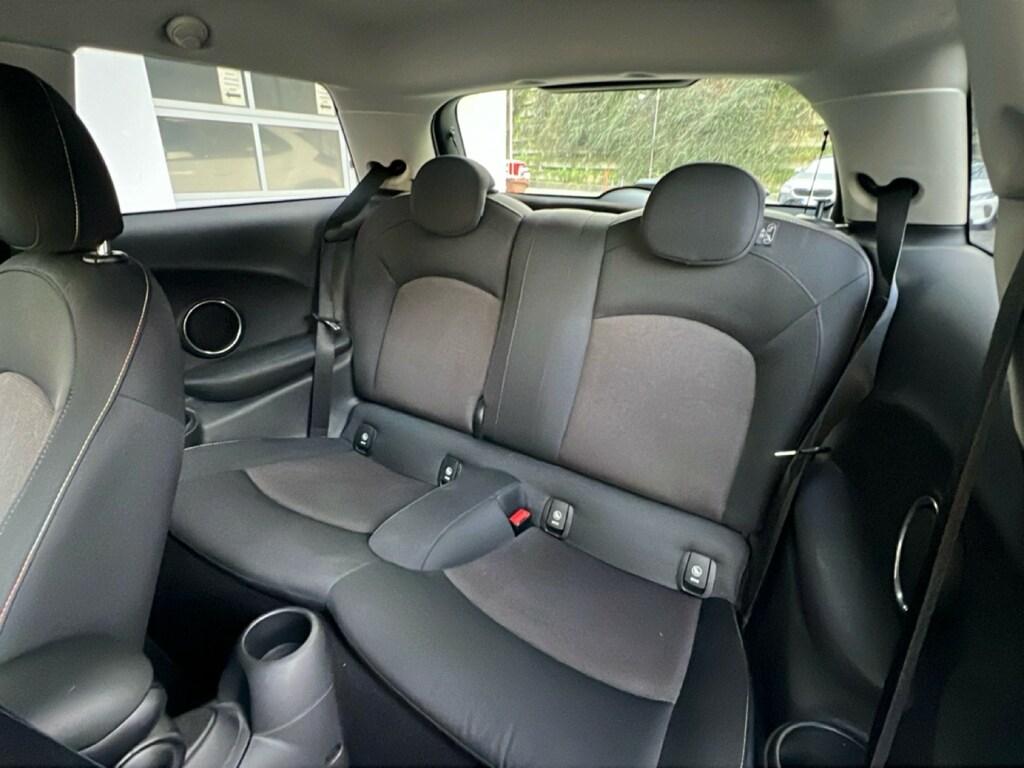 Mini Cooper D 1.5 D Cooper D Business XL Auto