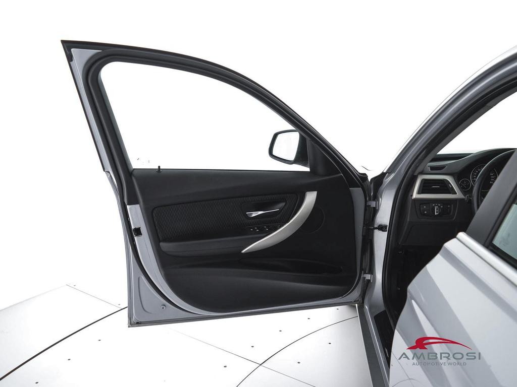 BMW Serie 3 318d Touring Business auto