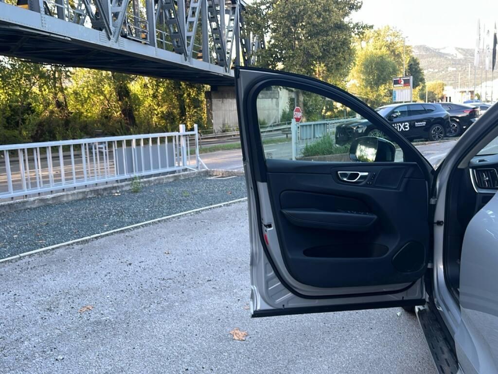 Volvo XC60 2.0 b5 Ultimate Dark awd auto