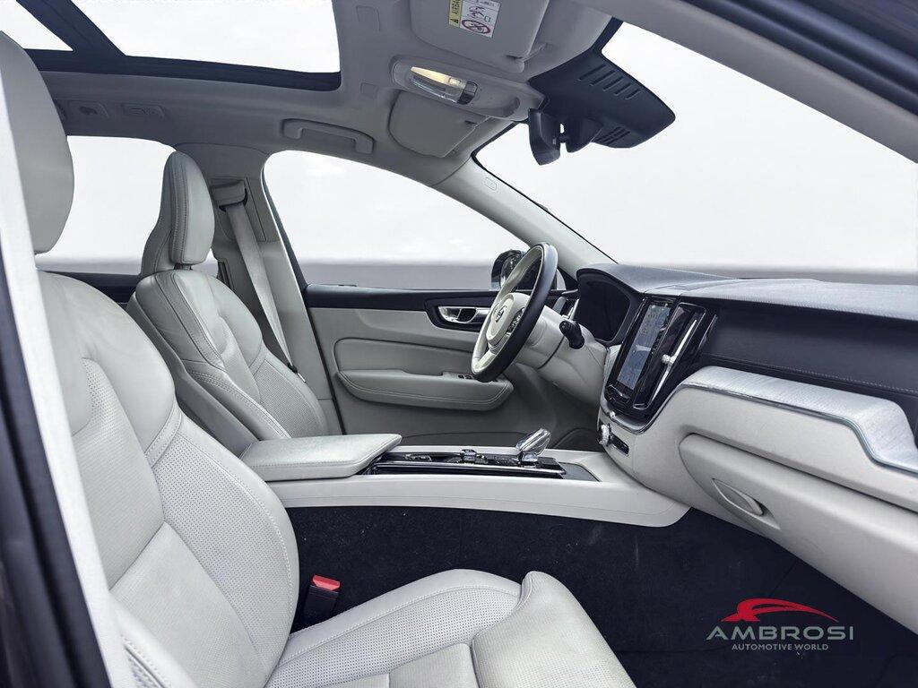 Volvo XC60 2.0 b4 Plus Dark awd auto