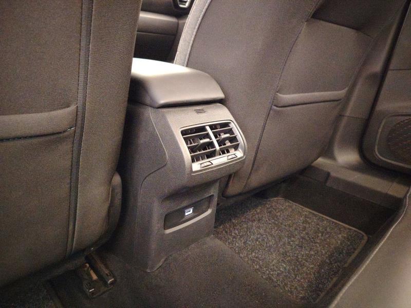 Citroen C4 X 1.2 hybrid Business 136cv e-dcs6
