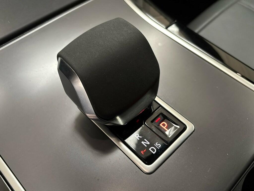 Land Rover Range Rover Velar 2.0d i4 mhev R-Dynamic SE 4wd 204cv auto