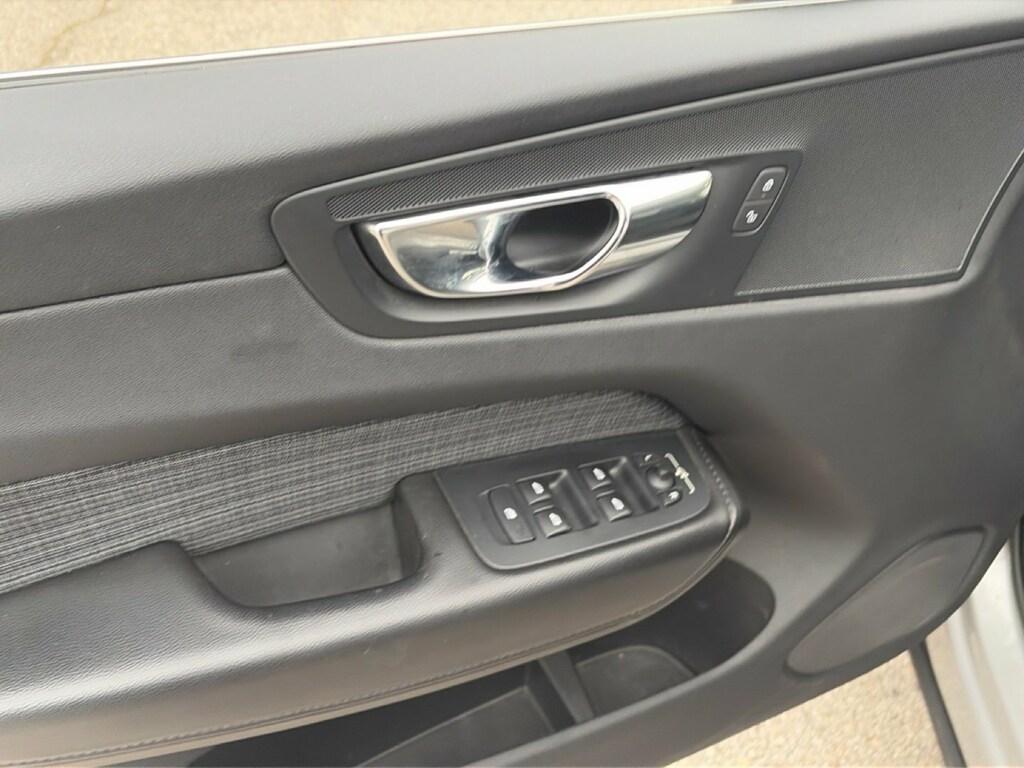 Volvo XC60 2.0 B4 Momentum auto