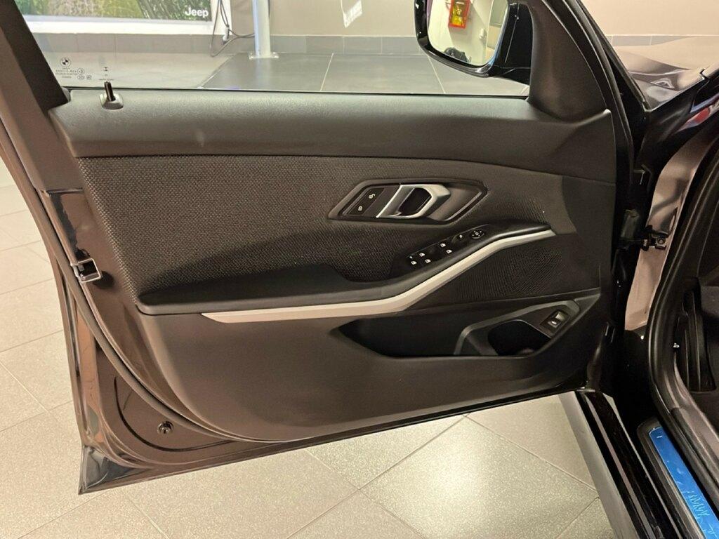 BMW Serie 3 318d Touring mhev 48V auto