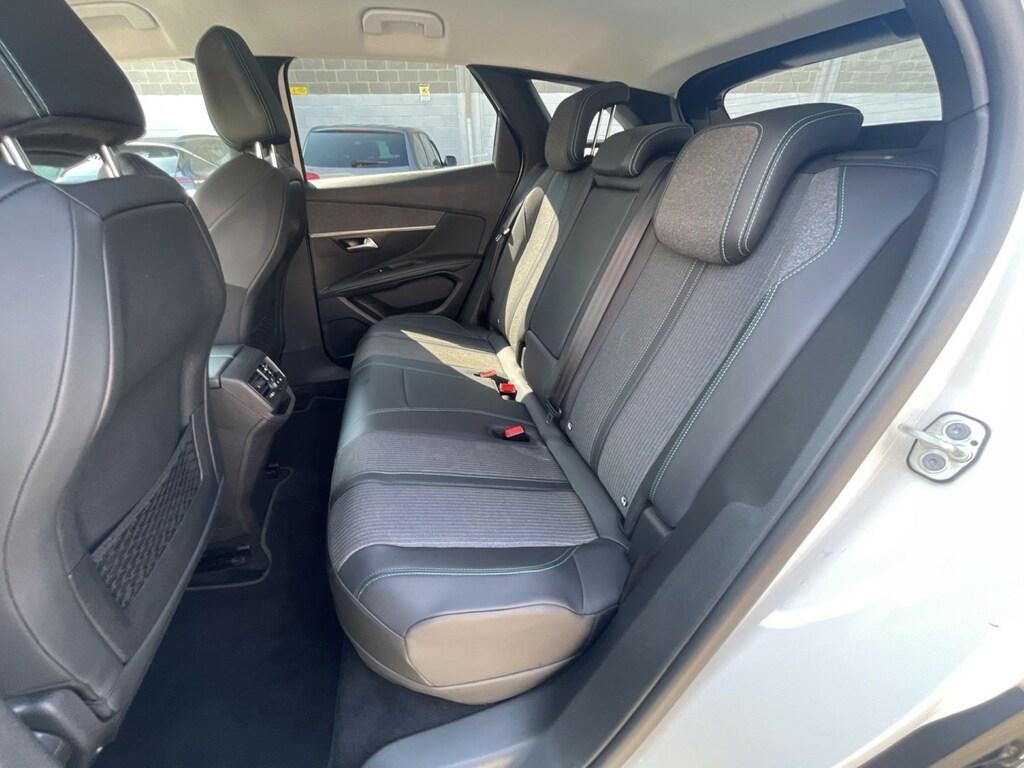 Peugeot 3008 1.6 hybrid Allure Pack 225cv e-eat8