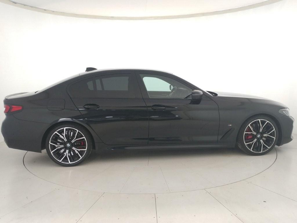 BMW Serie 5 M M550i mhev 48V xdrive