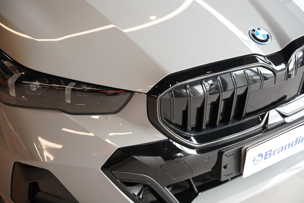 BMW i5 edrive40