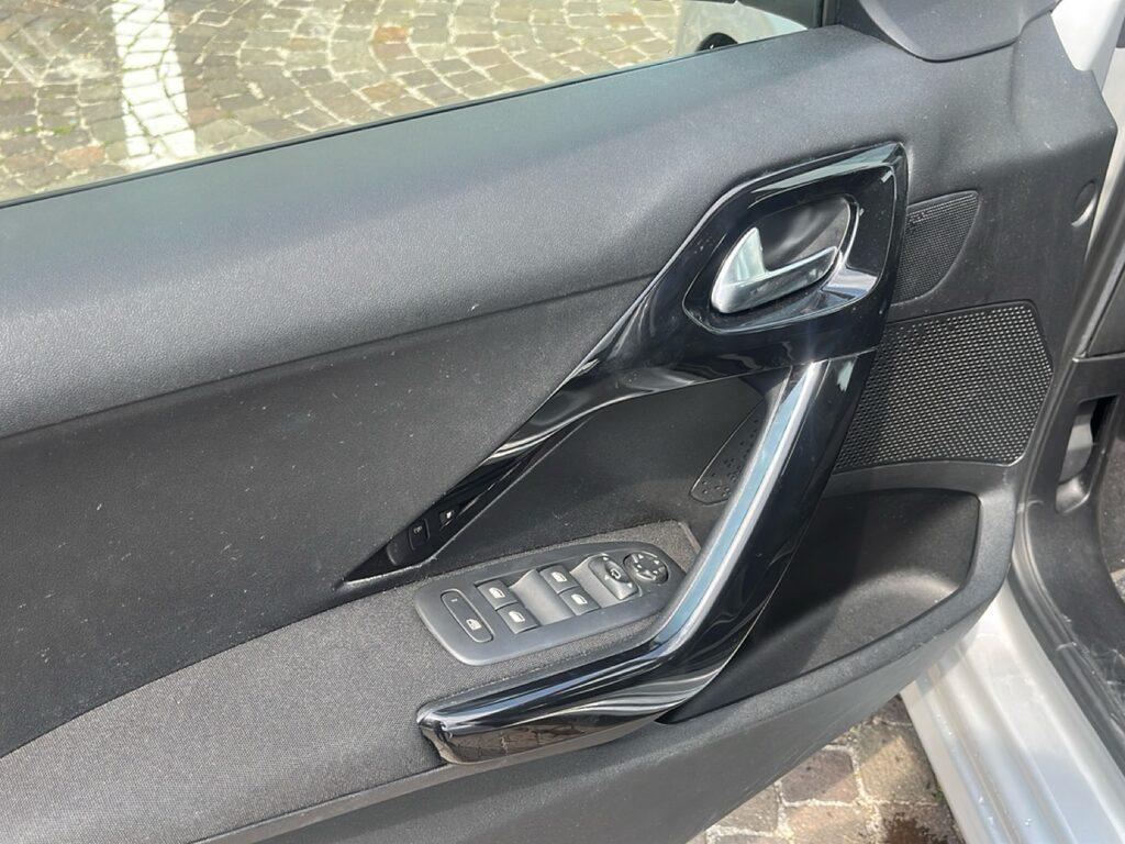 Peugeot 208 1.2 puretech Allure 82cv 5p