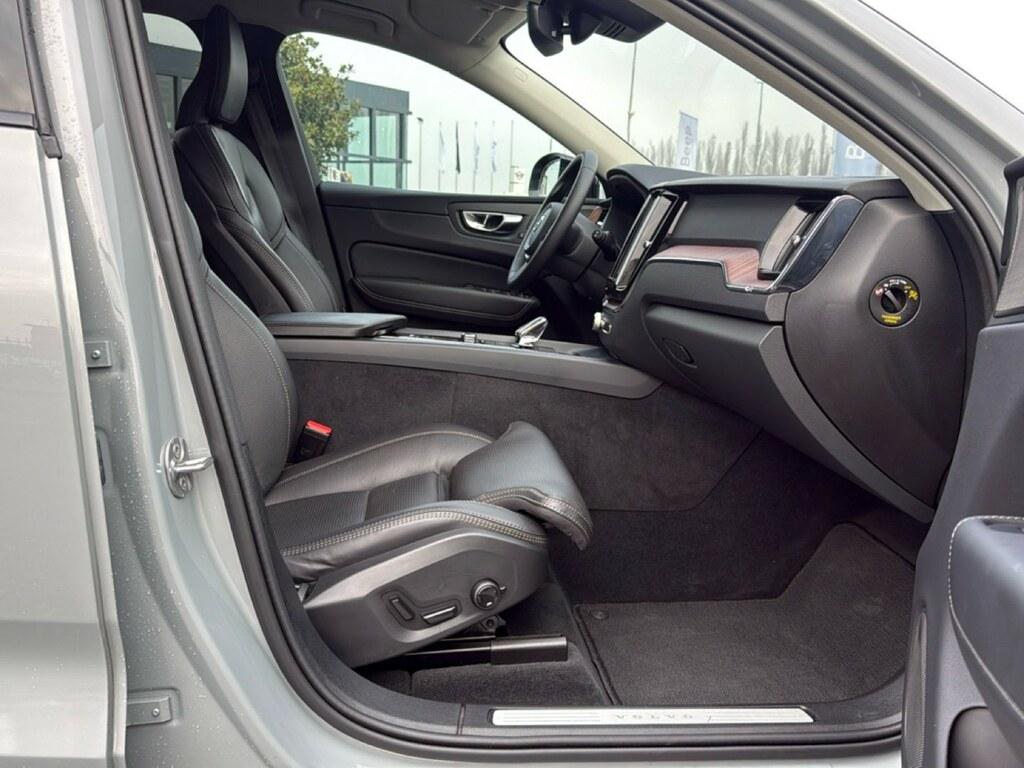 Volvo XC60 2.0 b4 Ultimate Dark awd auto