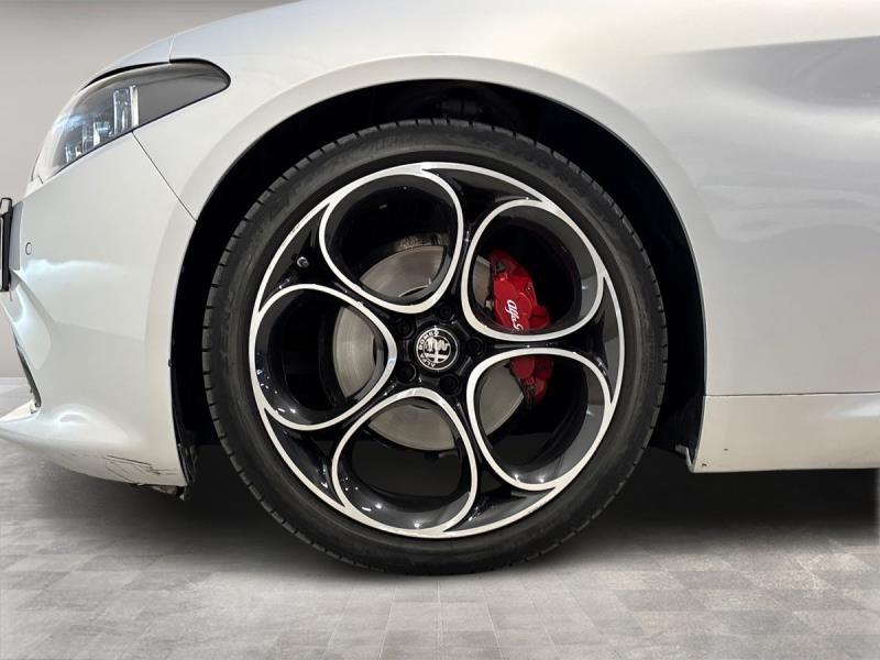 Alfa Romeo Giulia 2.2 t Competizione 160cv auto