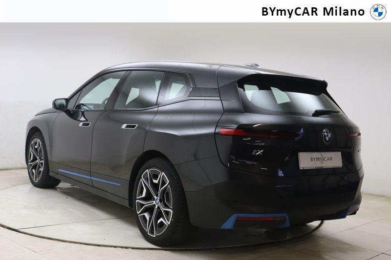 BMW iX xdrive40 pacchetto sportivo
