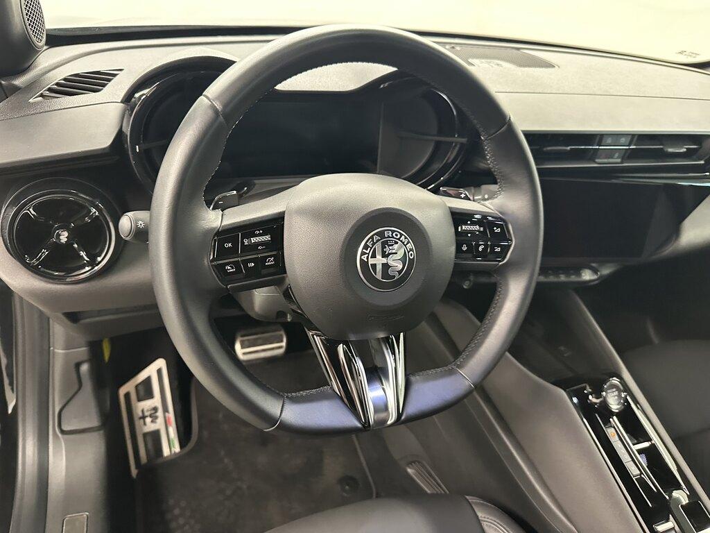Alfa Romeo Alfa Romeo Junior 1.2 ibrida Speciale 136cv edct6