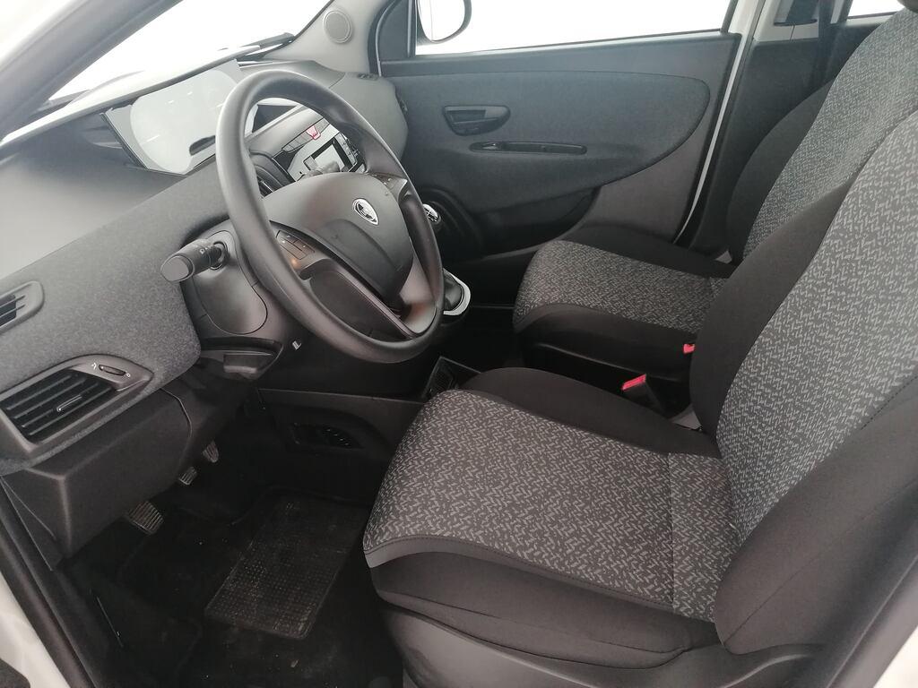 Lancia Ypsilon 1.0 firefly hybrid Silver s&s 70cv 5p.ti