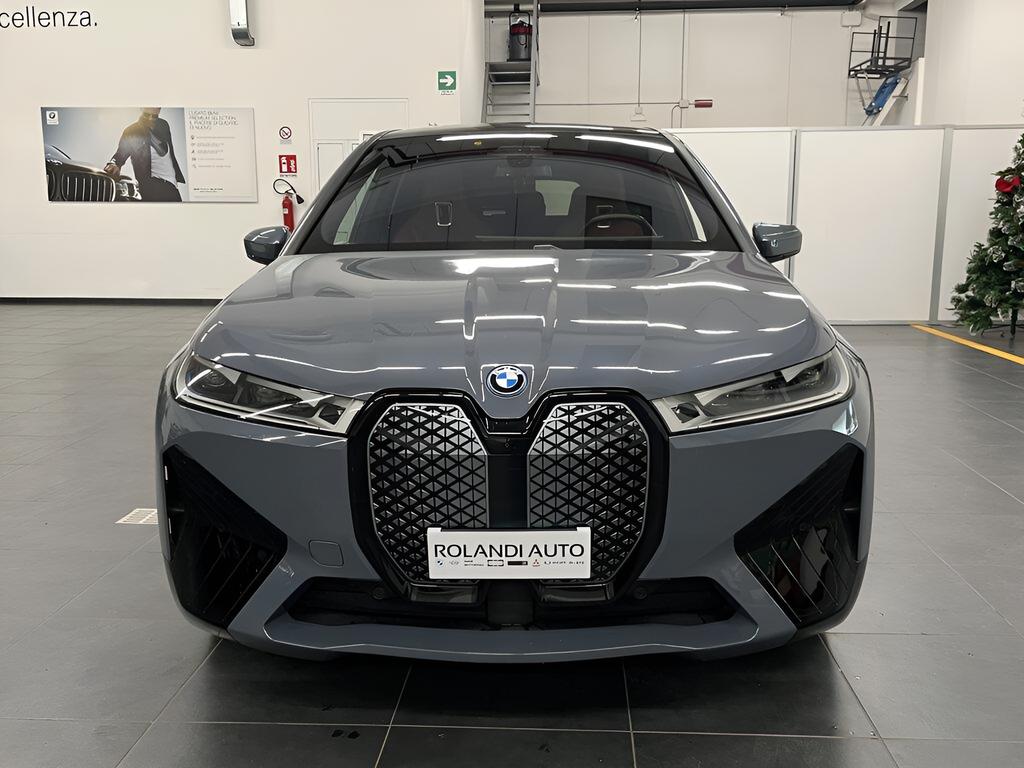 BMW iX xdrive50 pacchetto sportivo