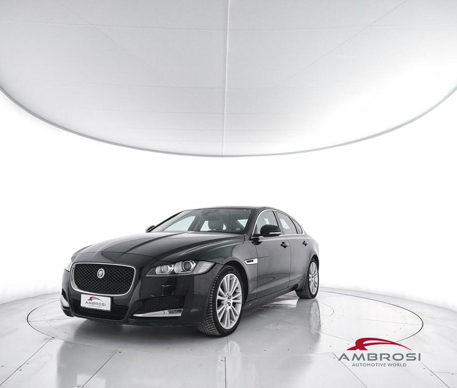 Jaguar XF 2.0d i4 Pure awd 240cv auto my18