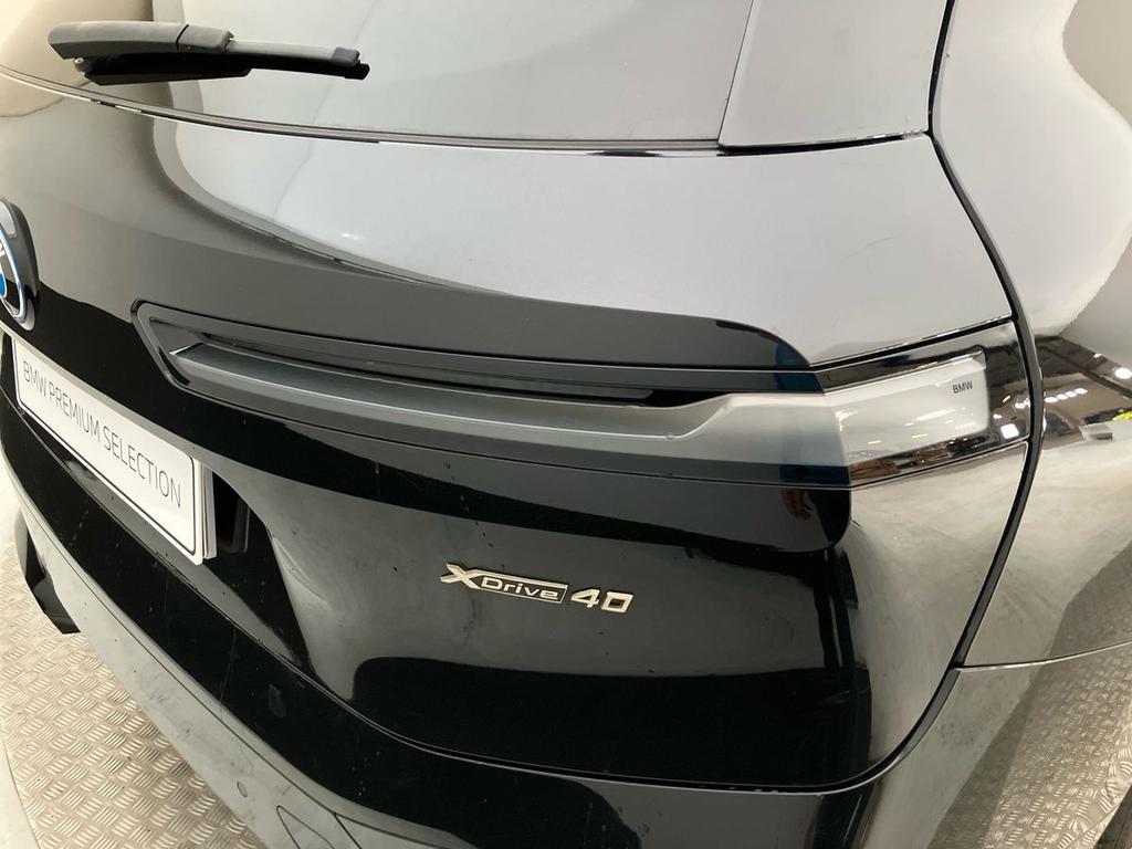 BMW iX xdrive40 pacchetto sportivo