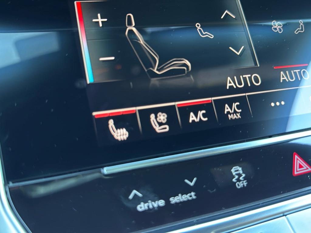Audi RS6 Avant 4.0 mhev performance quattro tiptronic