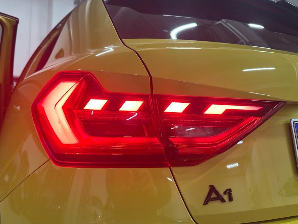 Audi A1 Sportback 40 2.0 tfsi Identity Black 207cv s-tronic