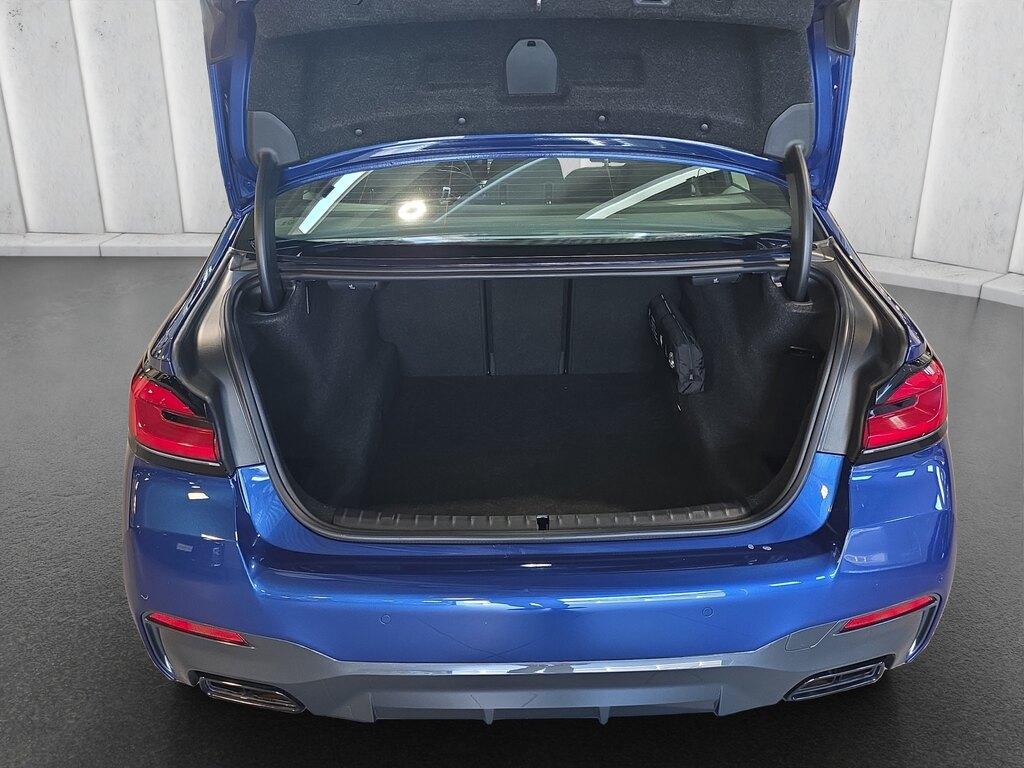 BMW Serie 5 M M550i mhev 48V xdrive
