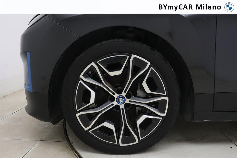 BMW iX xdrive40 pacchetto sportivo