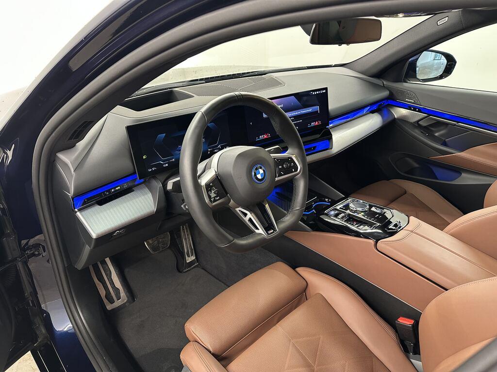 BMW i5 edrive40