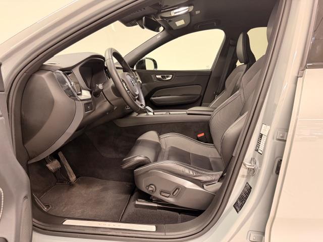 Volvo XC60 2.0 b4 Plus Dark awd auto