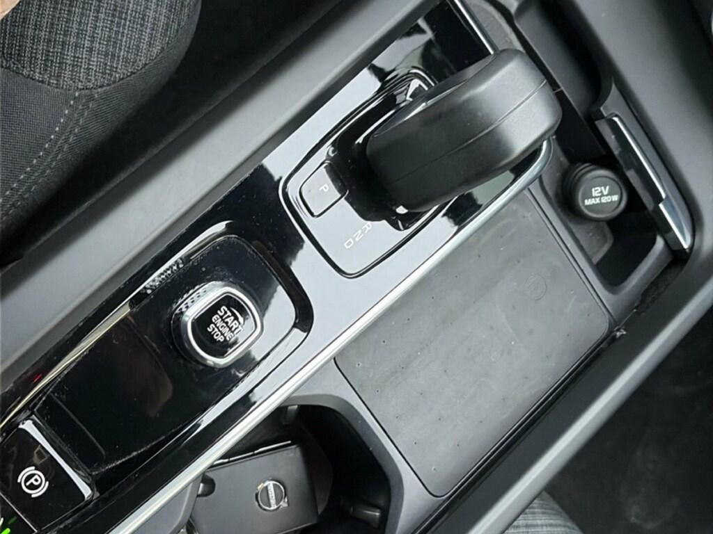 Volvo XC60 2.0 B4 Momentum auto