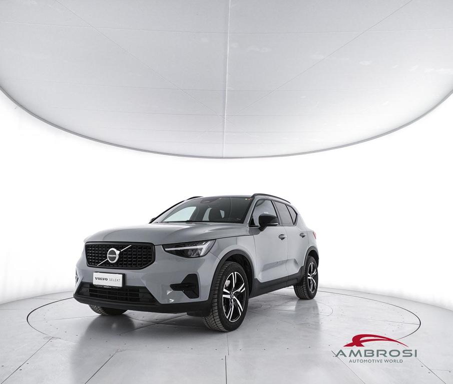 Volvo XC40 2.0 b3 Plus Dark auto