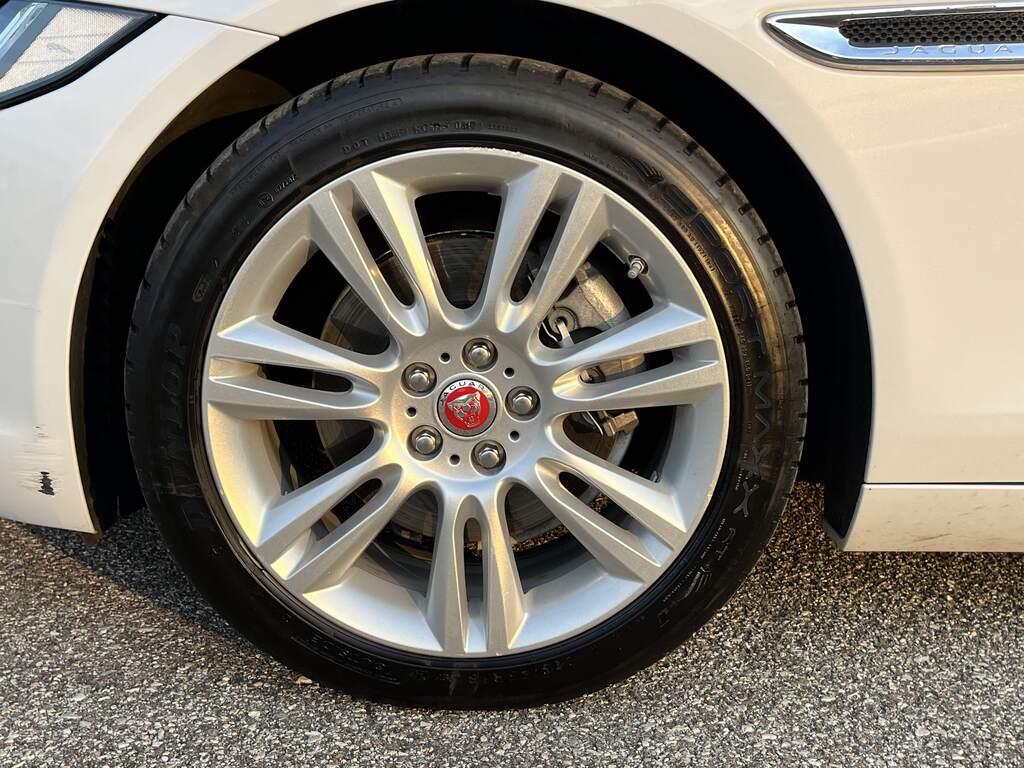 Jaguar XE 2.0d Pure 180cv auto