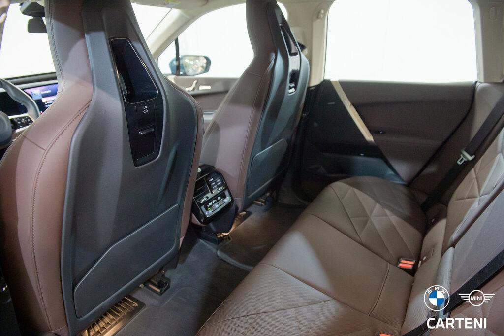 BMW iX xdrive50 pacchetto sportivo
