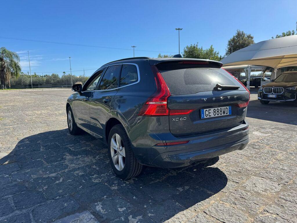 Volvo XC60 2.0 B4 Momentum auto