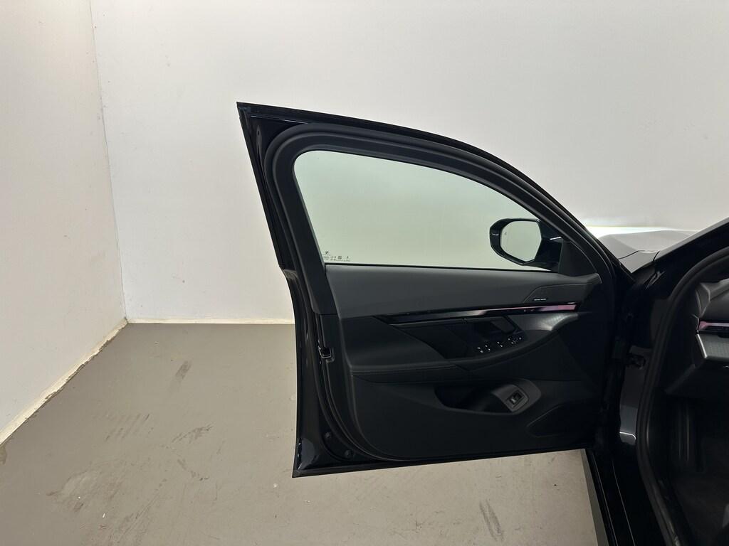 BMW i5 xdrive40