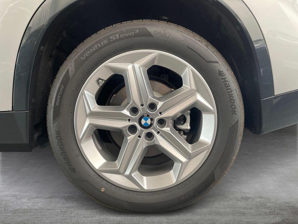 BMW iX1 edrive 20 X-Line