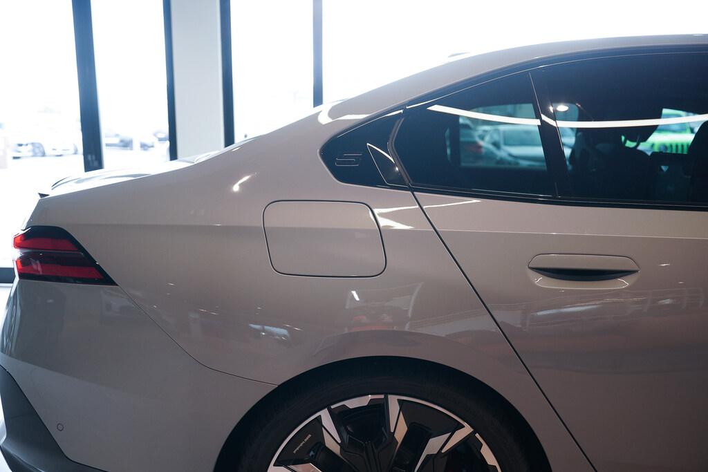 BMW i5 edrive40