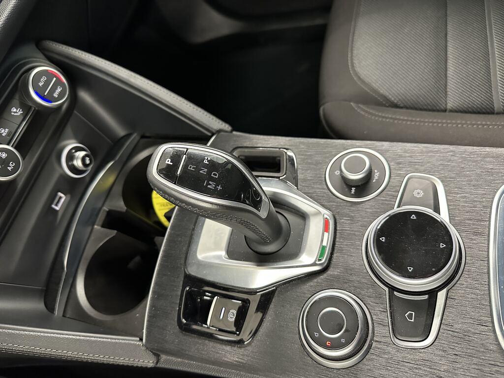 Alfa Romeo Stelvio 2.2 t Business Q4 190cv auto