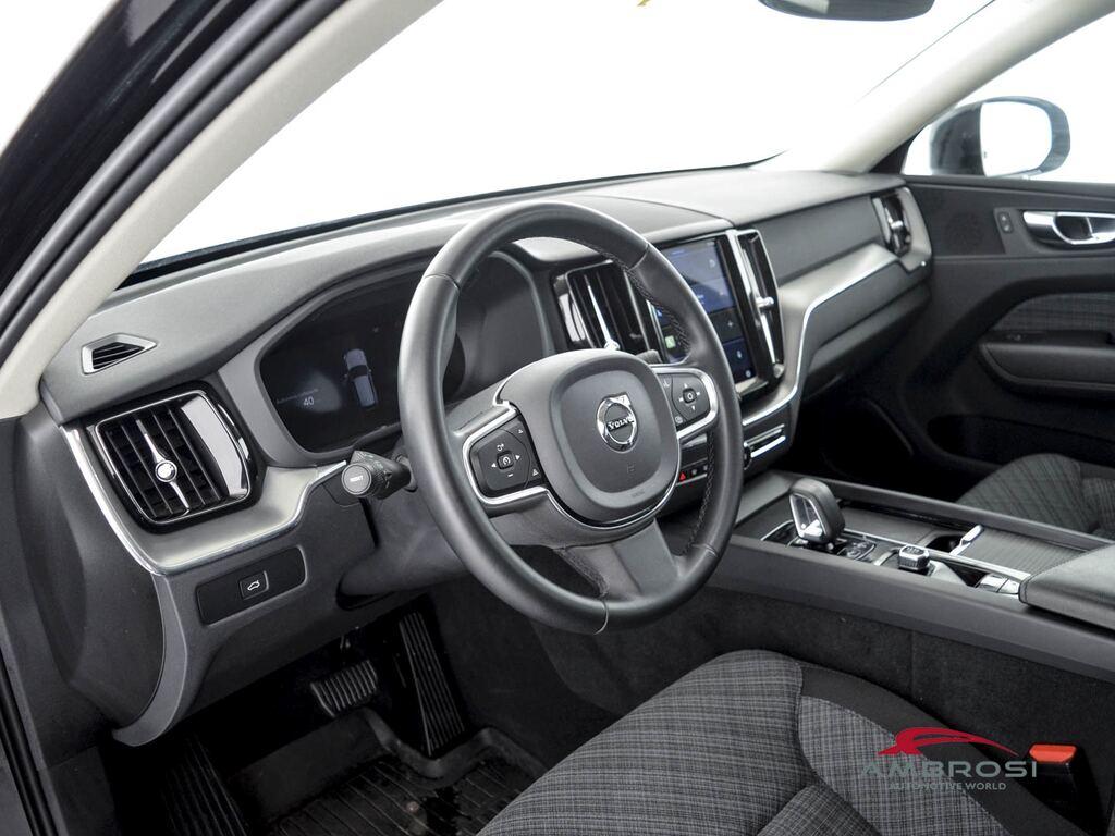 Volvo XC60 2.0 B4 Momentum auto