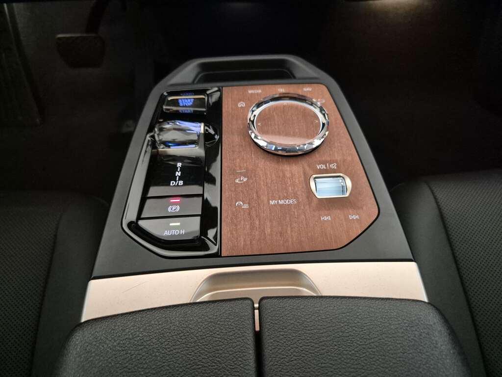 BMW iX xdrive40 pacchetto sportivo