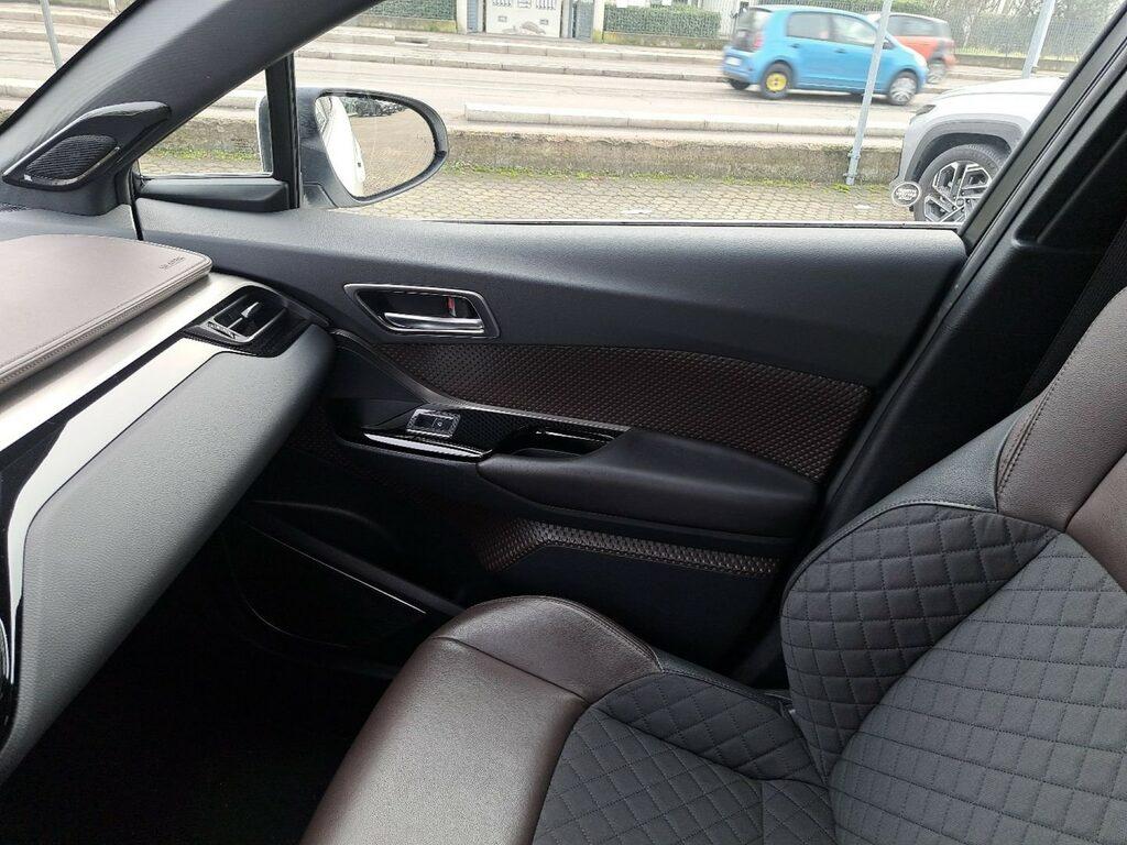 Toyota C-HR 1.8h Lounge 2wd e-cvt my18