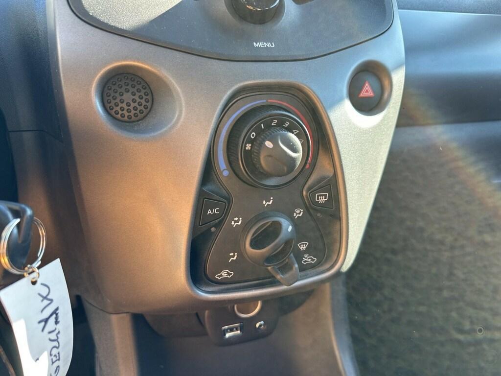 Toyota Aygo 5p 1.0 x-play 72cv