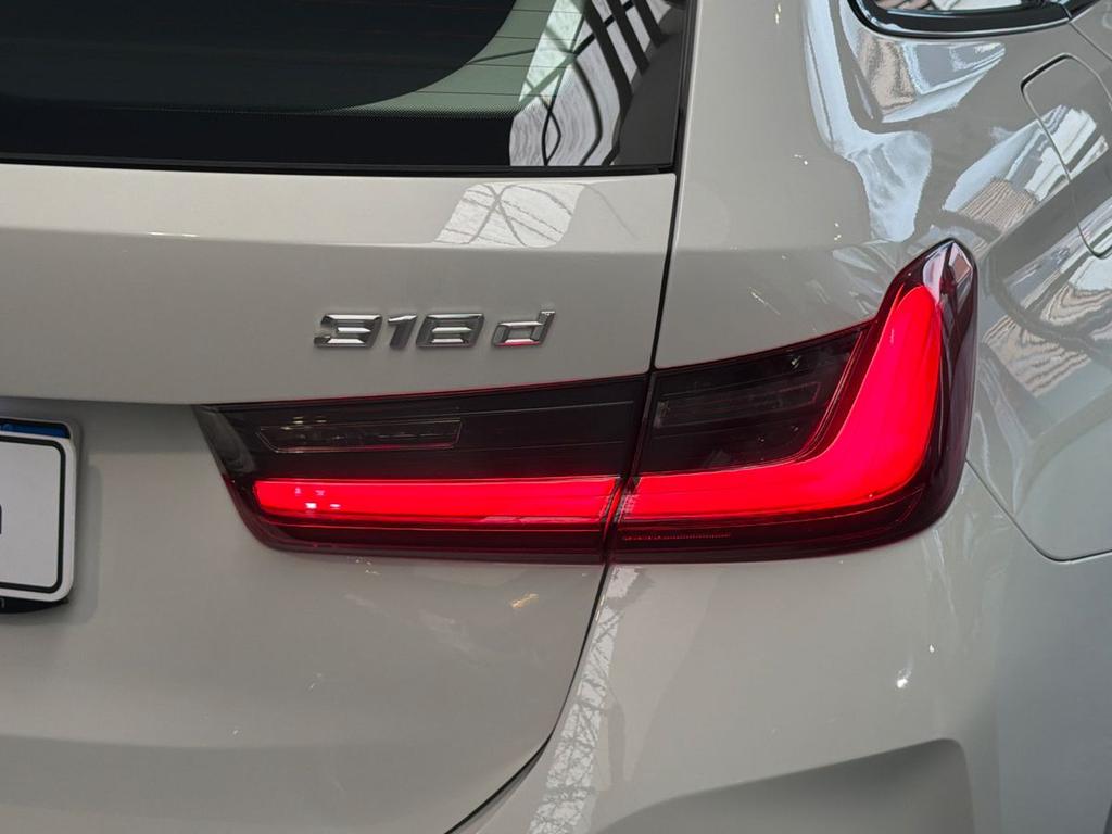 BMW Serie 3 318d Touring mhev 48V auto