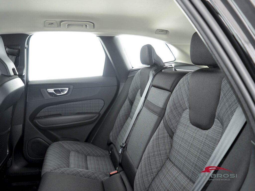 Volvo XC60 2.0 B4 Momentum auto