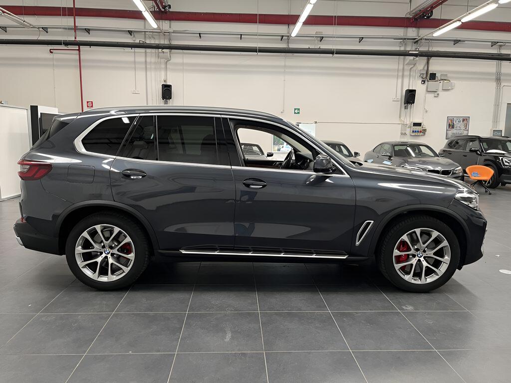 BMW X5 xdrive40d mhev 48V xLine auto