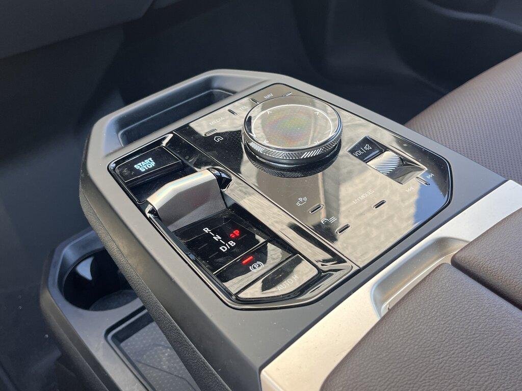 BMW iX xdrive40 pacchetto sportivo