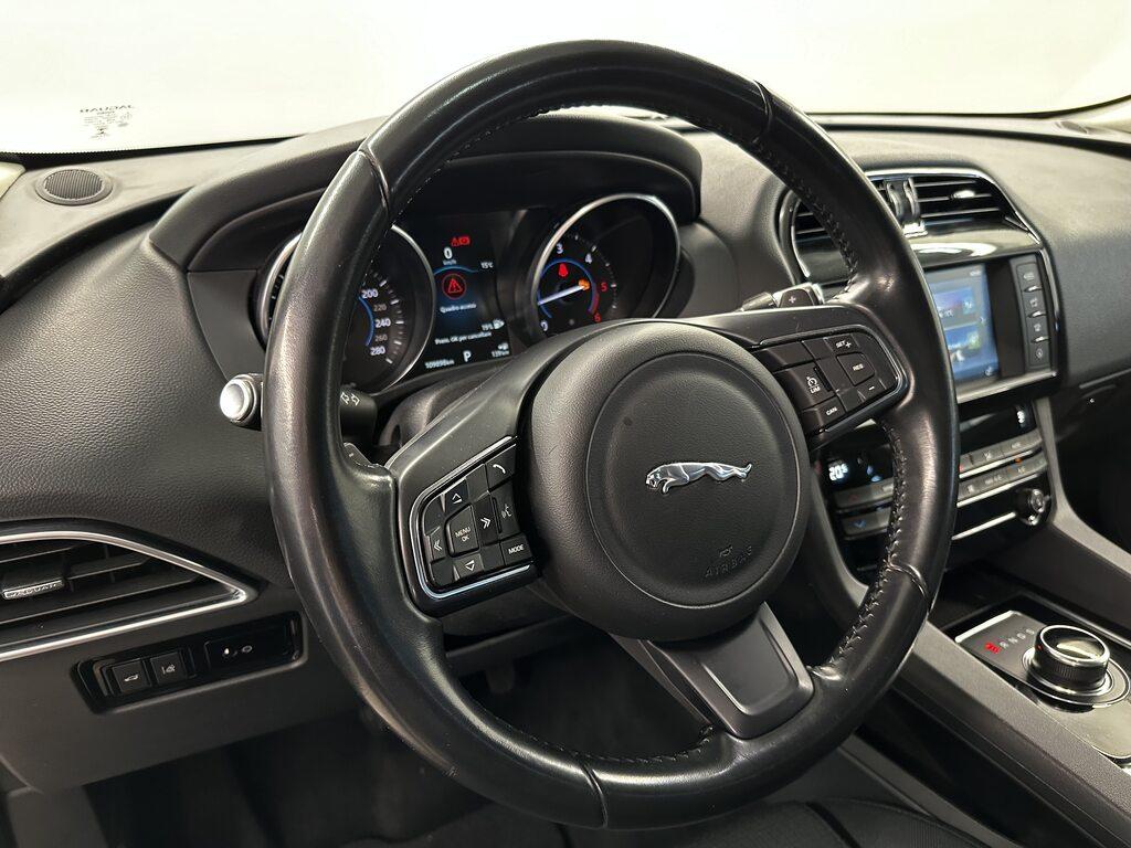 Jaguar F-Pace 2.0d i4 Pure awd 180cv auto my18