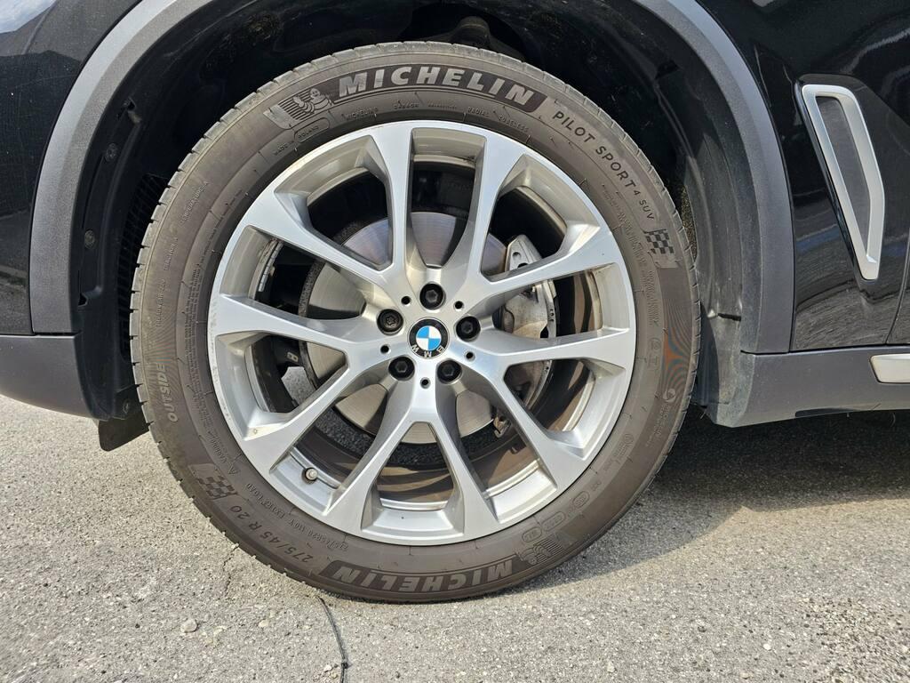 BMW X5 xdrive30d mhev 48V xLine auto