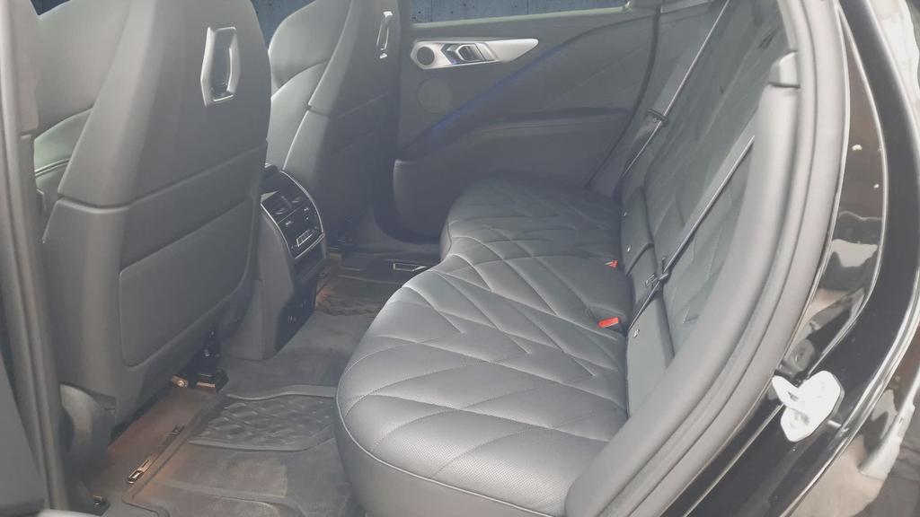 BMW XM 4.4 steptronic
