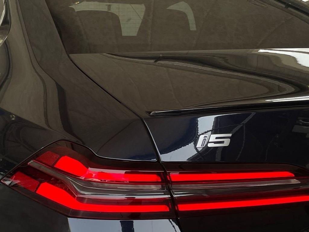 BMW i5 M60 auto