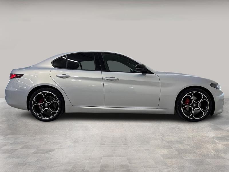 Alfa Romeo Giulia 2.2 t Competizione 160cv auto
