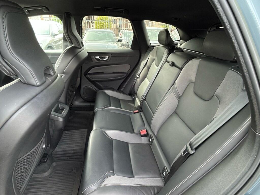 Volvo XC60 2.0 b4 Plus Dark awd auto