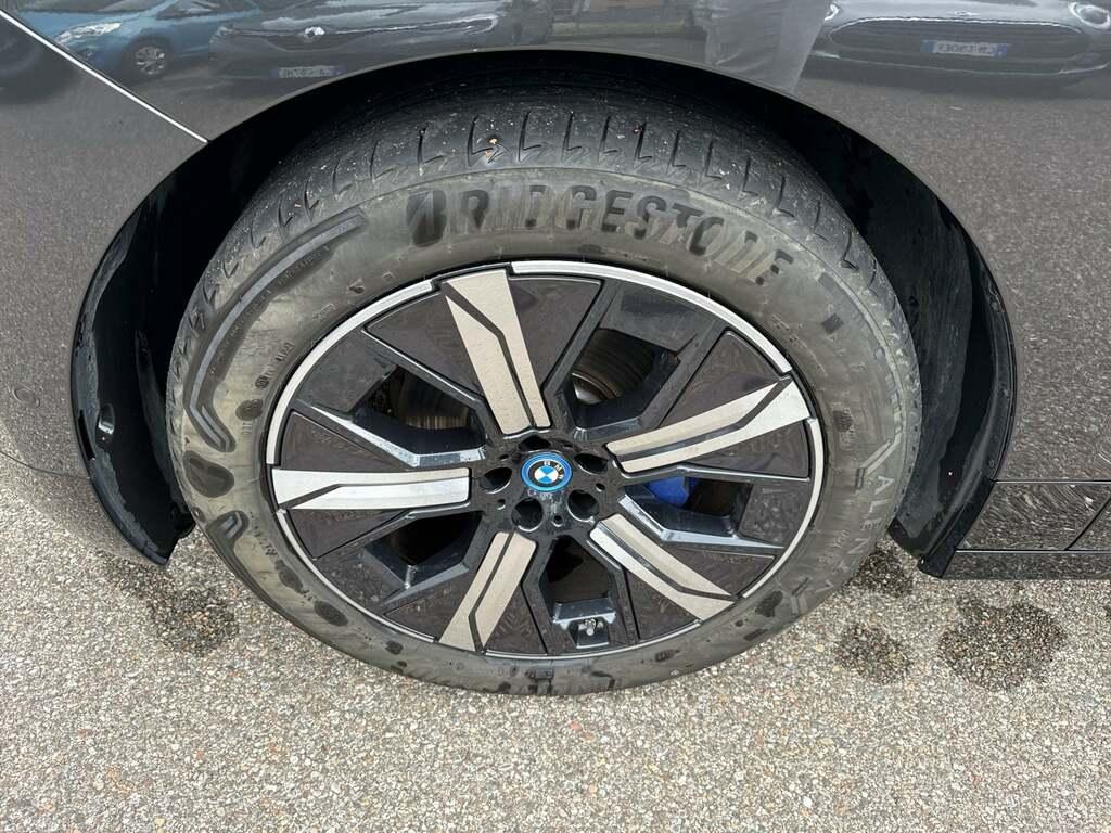 BMW iX xdrive50 pacchetto sportivo